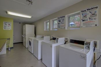 24/7 Laundry center